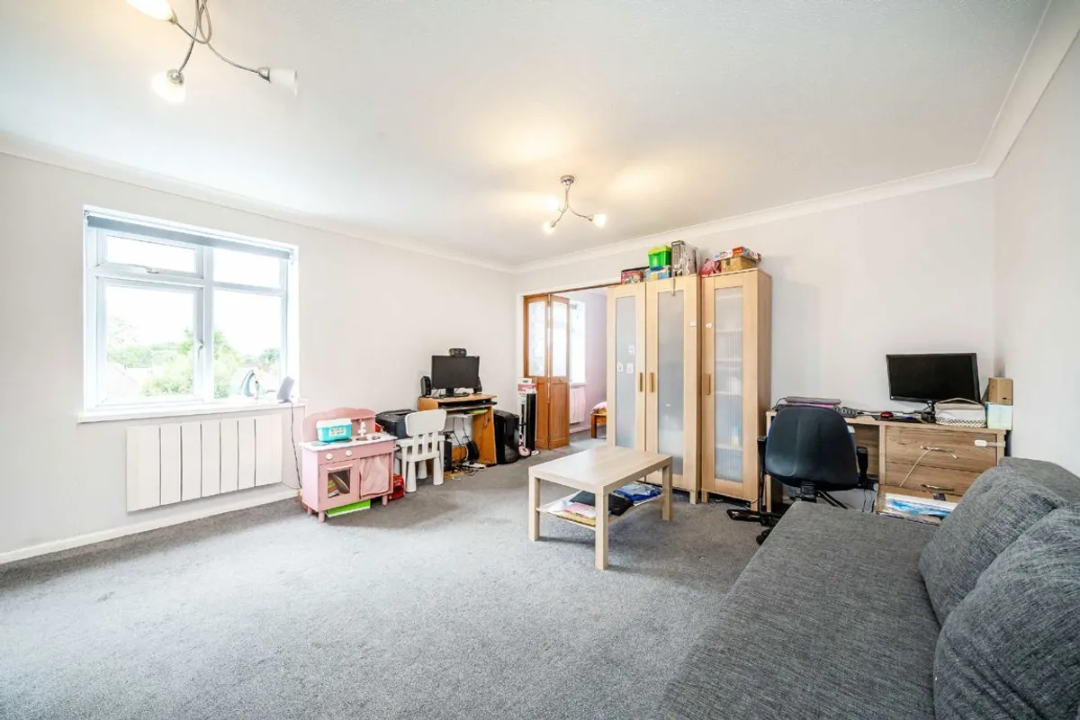 Flat Hampton Road in Greater London