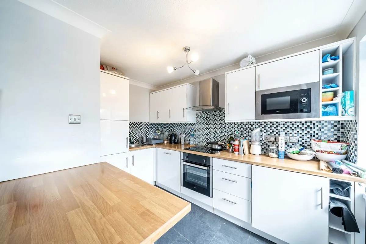 Flat Hampton Road in Greater London