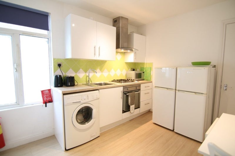 Room High Road Leytonstone in Greater London