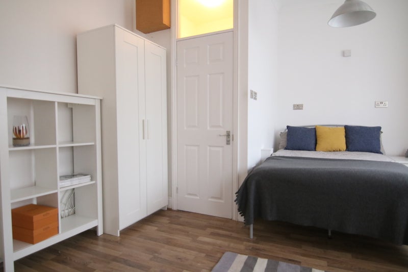 Room High Road Leytonstone in Greater London