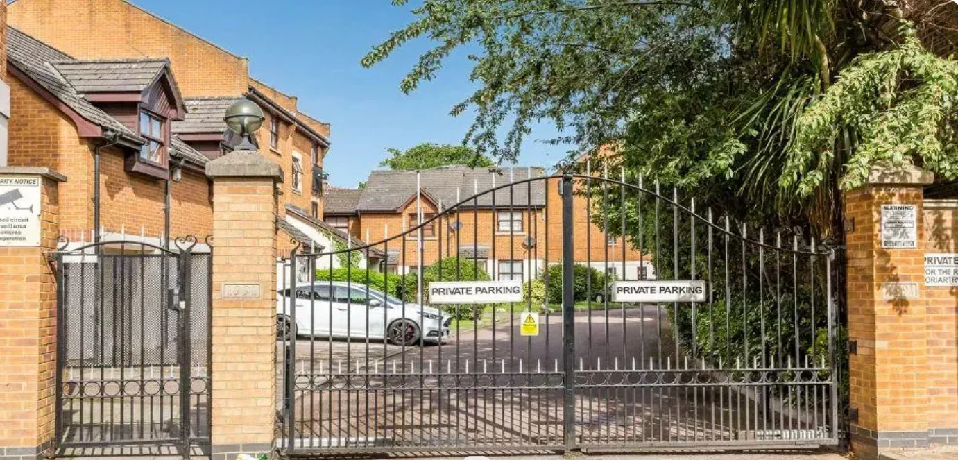 Flat Moriatry Close in Greater London