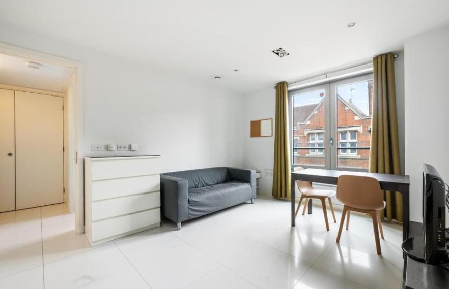 Flat Longford Street in Greater London