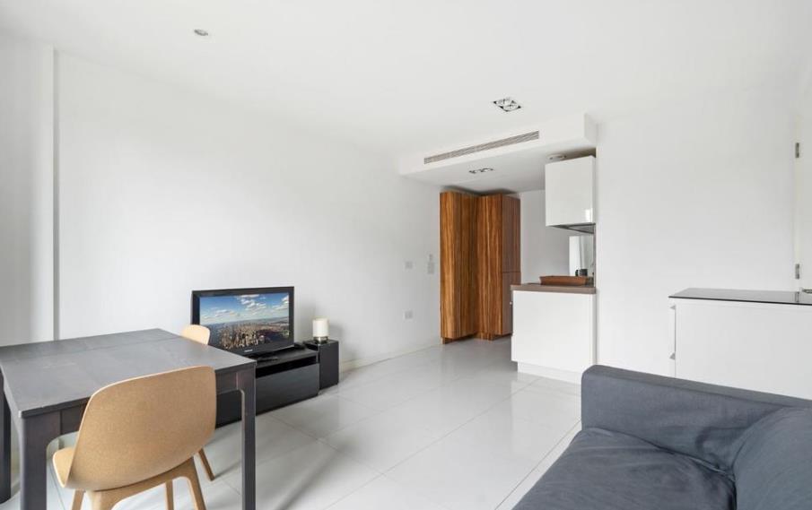 Flat Longford Street in Greater London