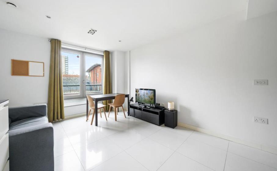 Flat Longford Street in Greater London