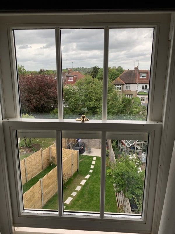 Room Queenscourt in Greater London