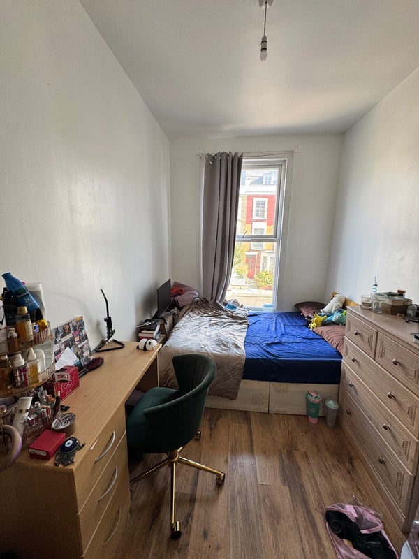 Room Arthur Road in Greater London