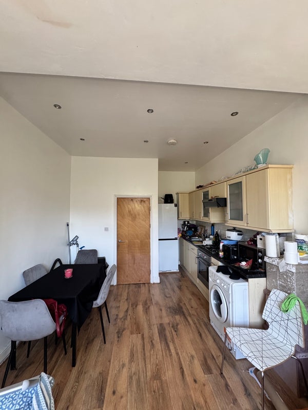 Room Arthur Road in Greater London