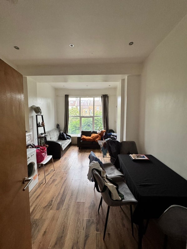 Room Arthur Road in Greater London