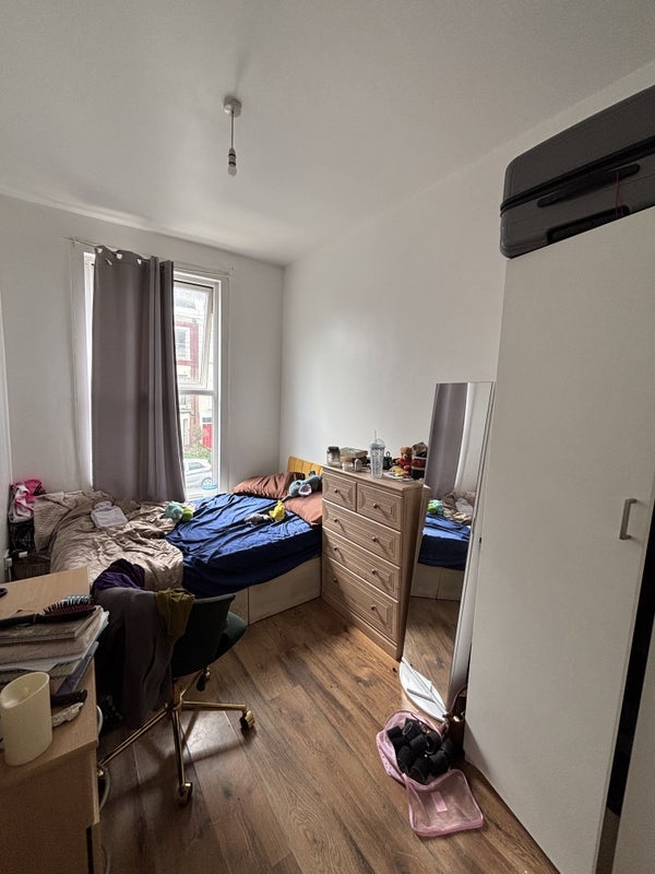 Room Arthur Road in Greater London