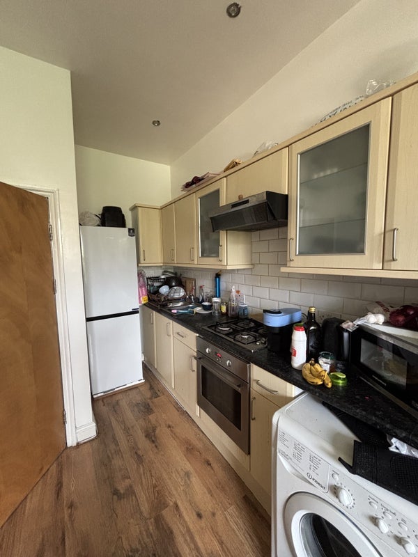 Room Arthur Road in Greater London