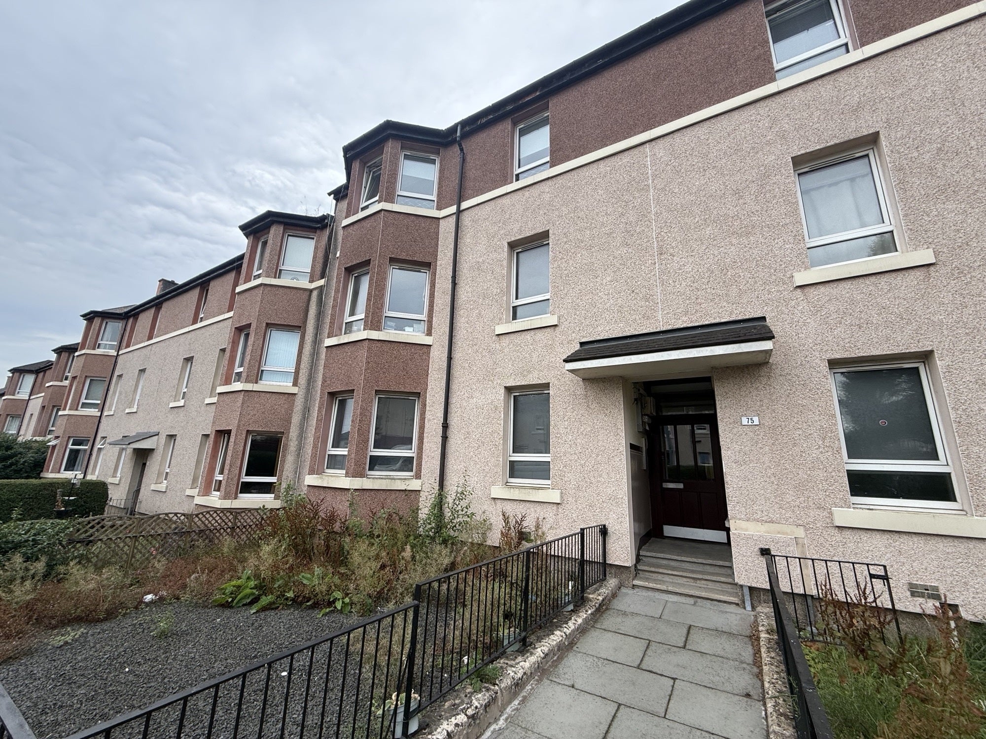 Flat Birchfield Drive in Glasgow