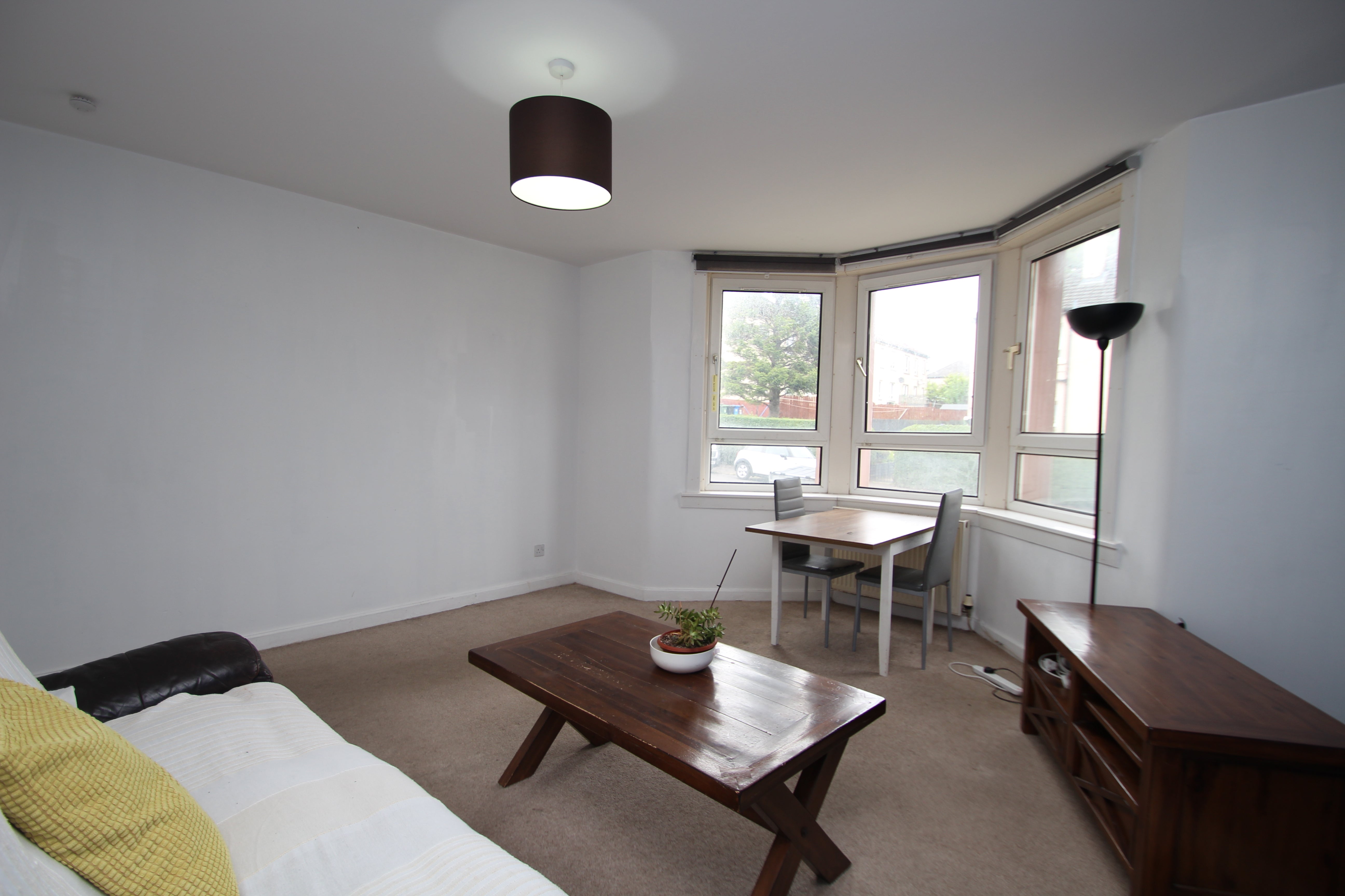Flat Birchfield Drive in Glasgow