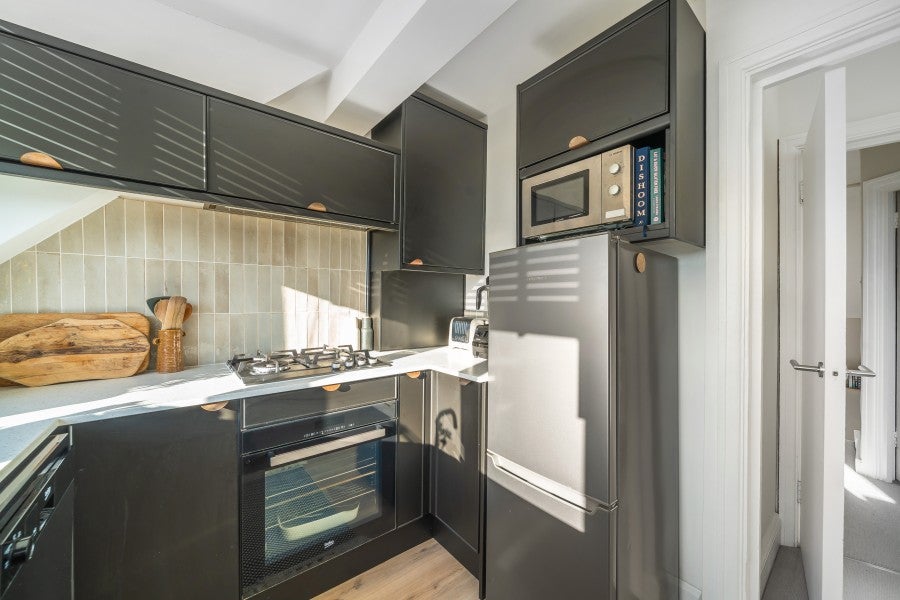 Flat Cleaveland Road in Greater London