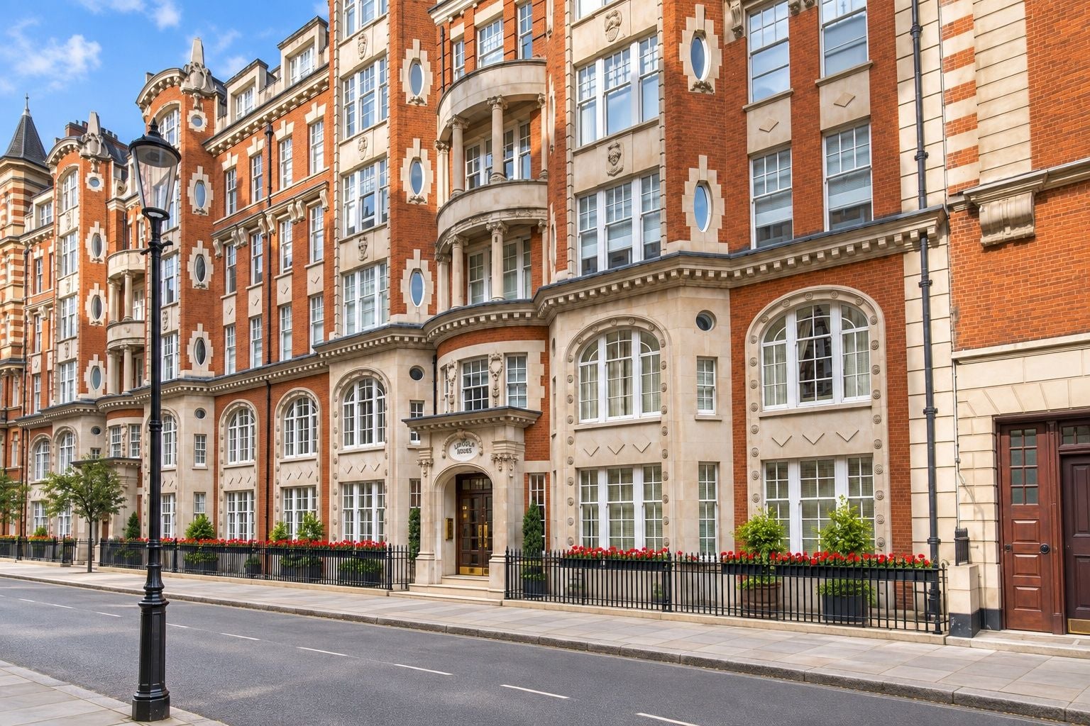 Flat Basil Street in Greater London