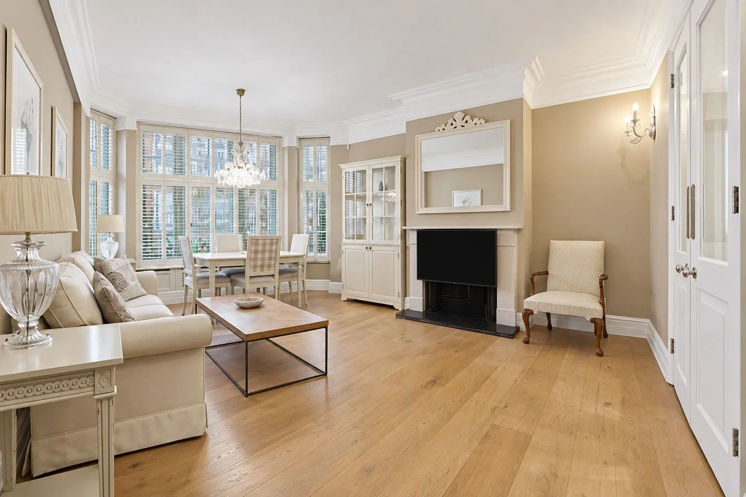 Flat Basil Street in Greater London