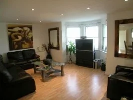 Flat Portsmouth Road in Greater London