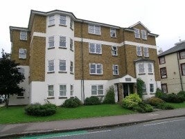 Flat Portsmouth Road in Greater London