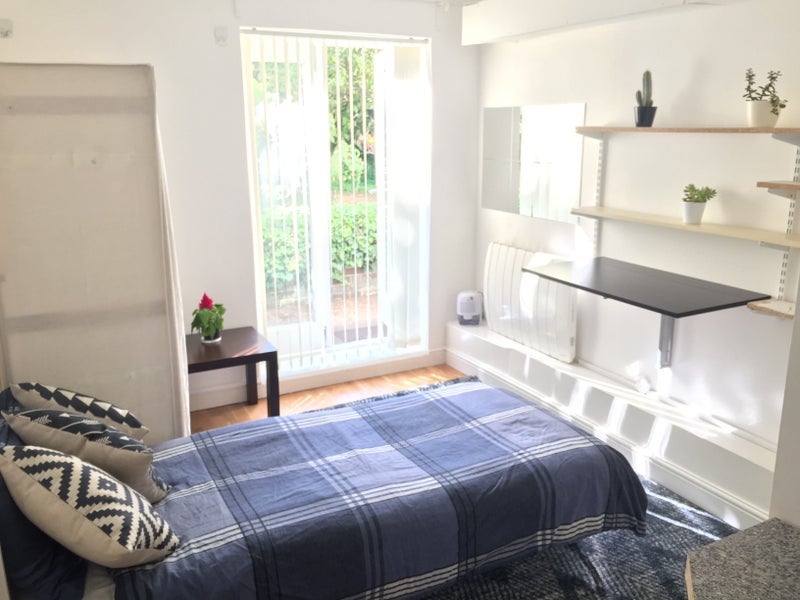 Flat Kennington Road in Greater London