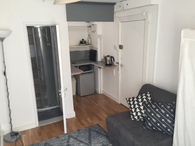 Flat Kennington Road in Greater London