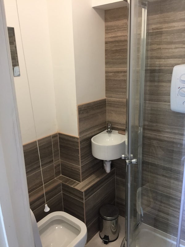 Flat Kennington Road in Greater London