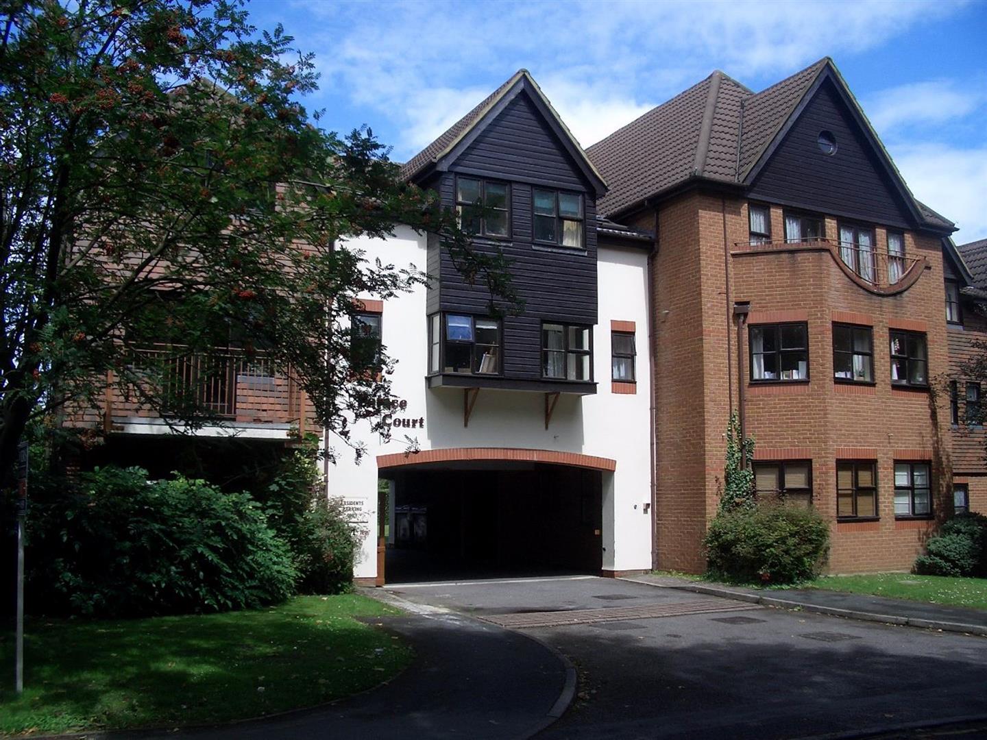 Flat Hall Place in Woking