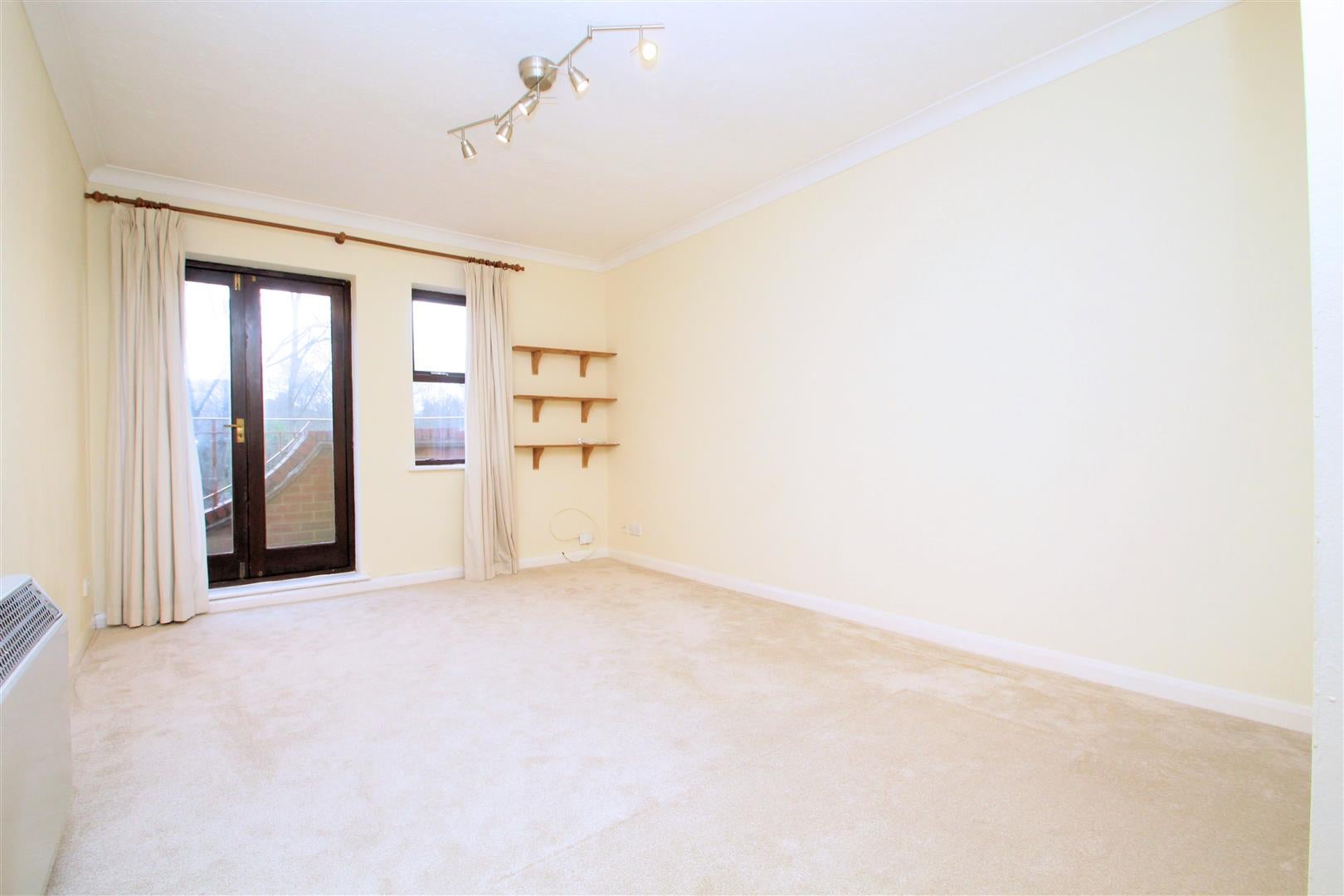 Flat Hall Place in Woking