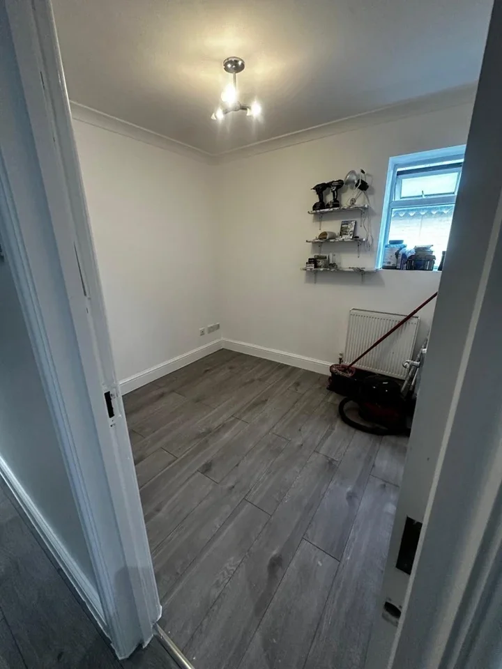 Room Hughenden Road in High Wycombe