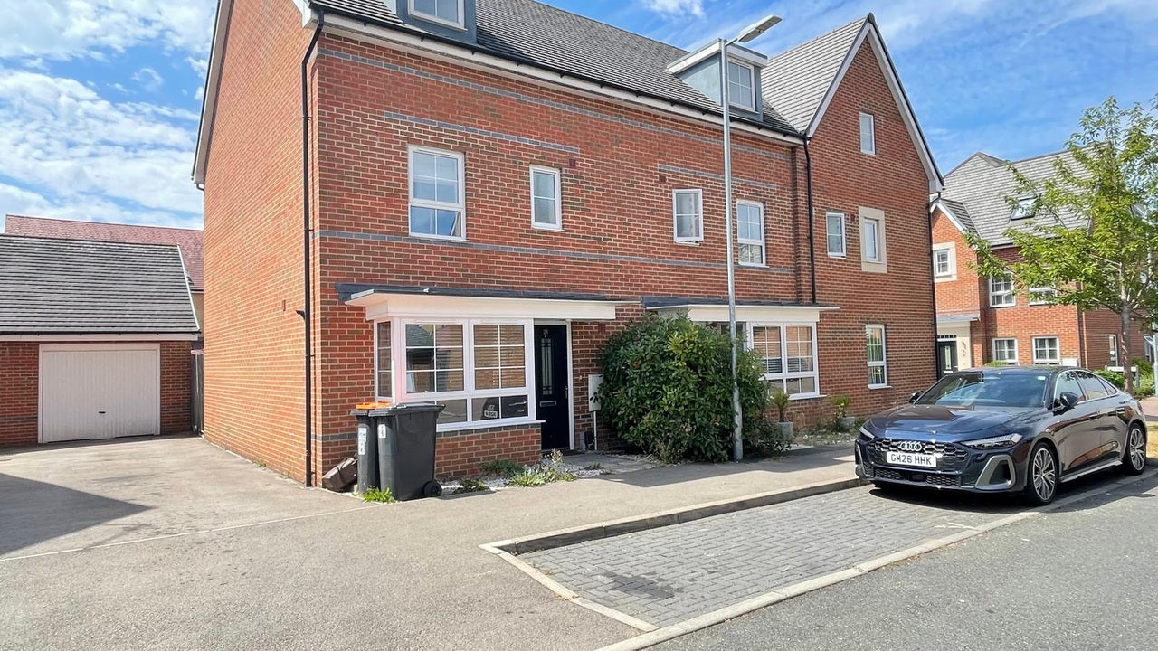 House Design Drive in Dunstable