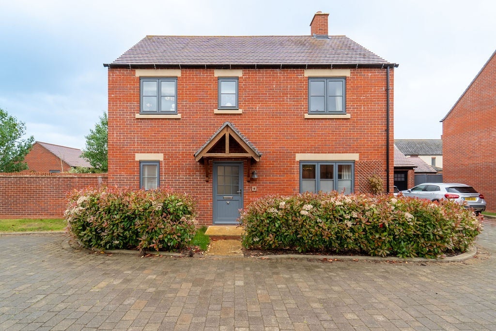 House Liberator Close in West Oxfordshire