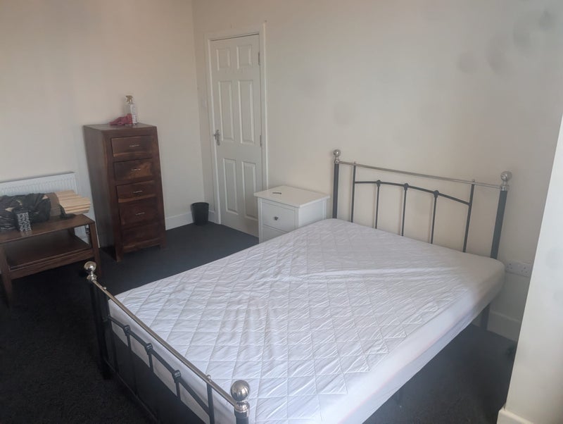 Room Mansfield Road in Poole