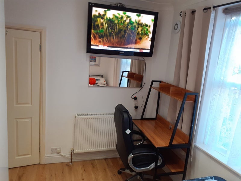 Room Keedonwood Road in Greater London