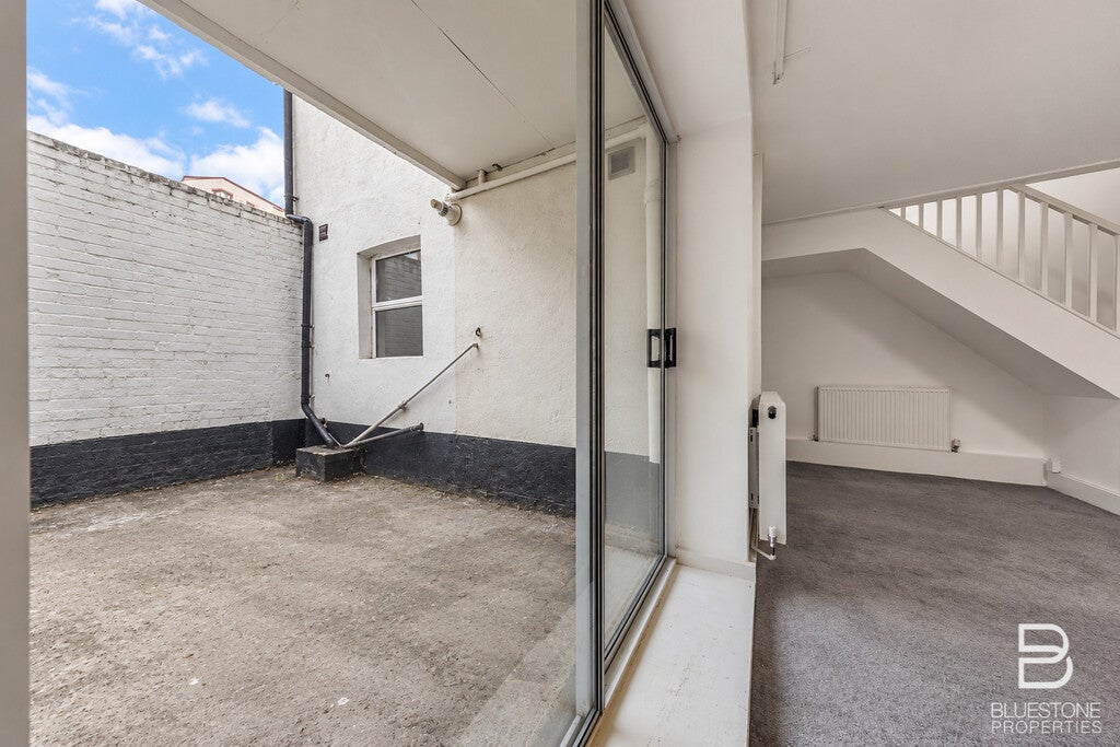 Flat Lawrence Road in Greater London
