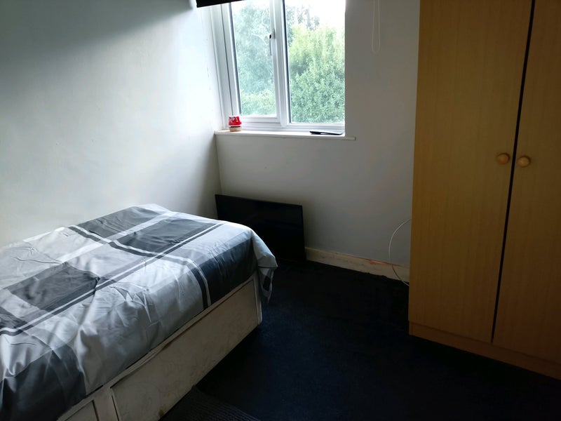 Room Glebe Crescent in Witham
