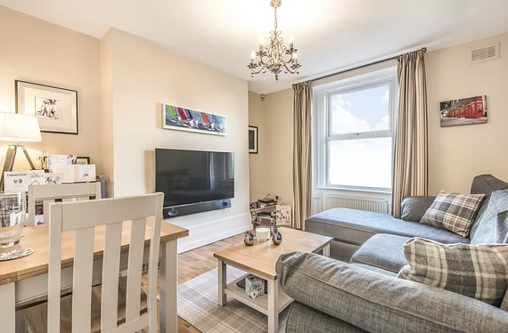 Flat Cadmus Close in Greater London