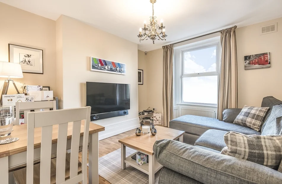 Flat Cadmus Close in Greater London