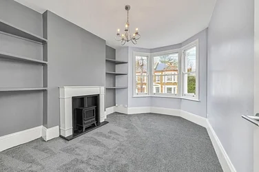 Flat Drakefell Road in Greater London