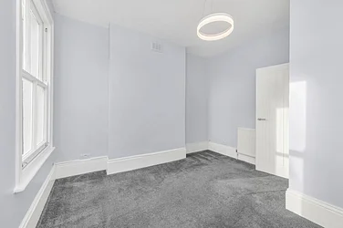 Flat Drakefell Road in Greater London