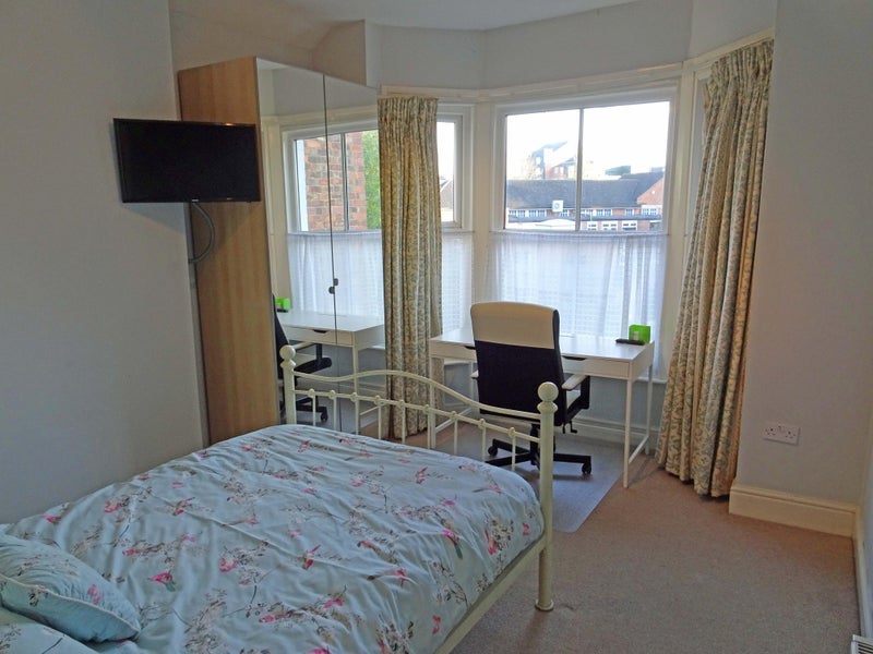 Room Manor Road in Rugby