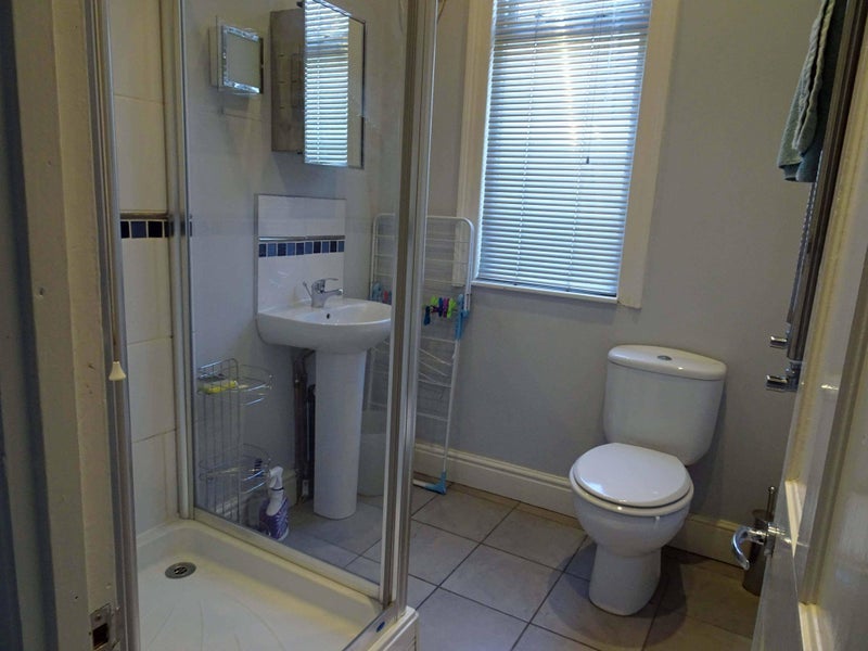 Room Manor Road in Rugby