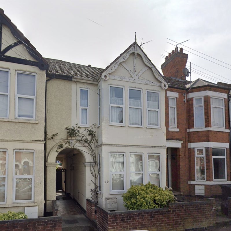Room Manor Road in Rugby