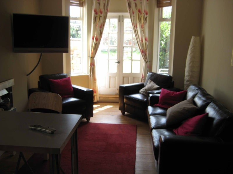 Room Manor Road in Rugby