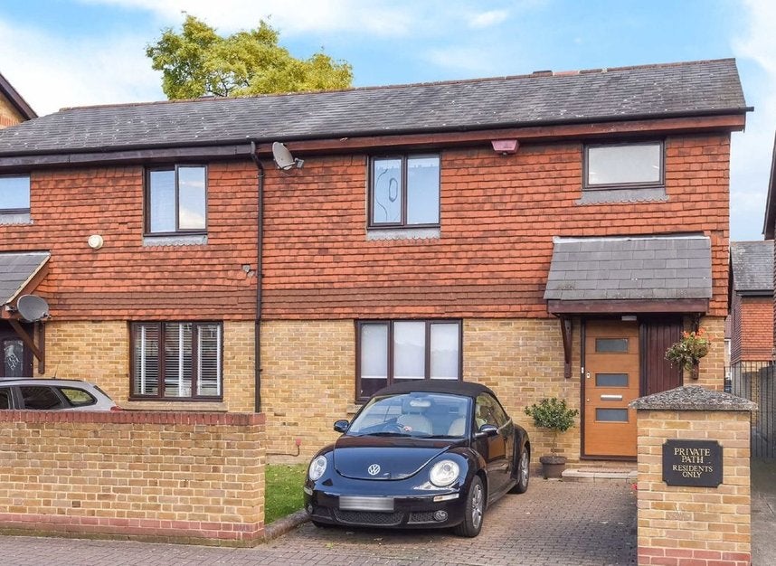House Clack Street in Greater London