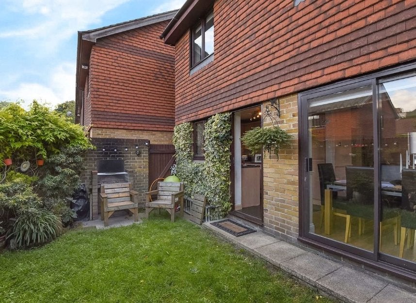 House Clack Street in Greater London