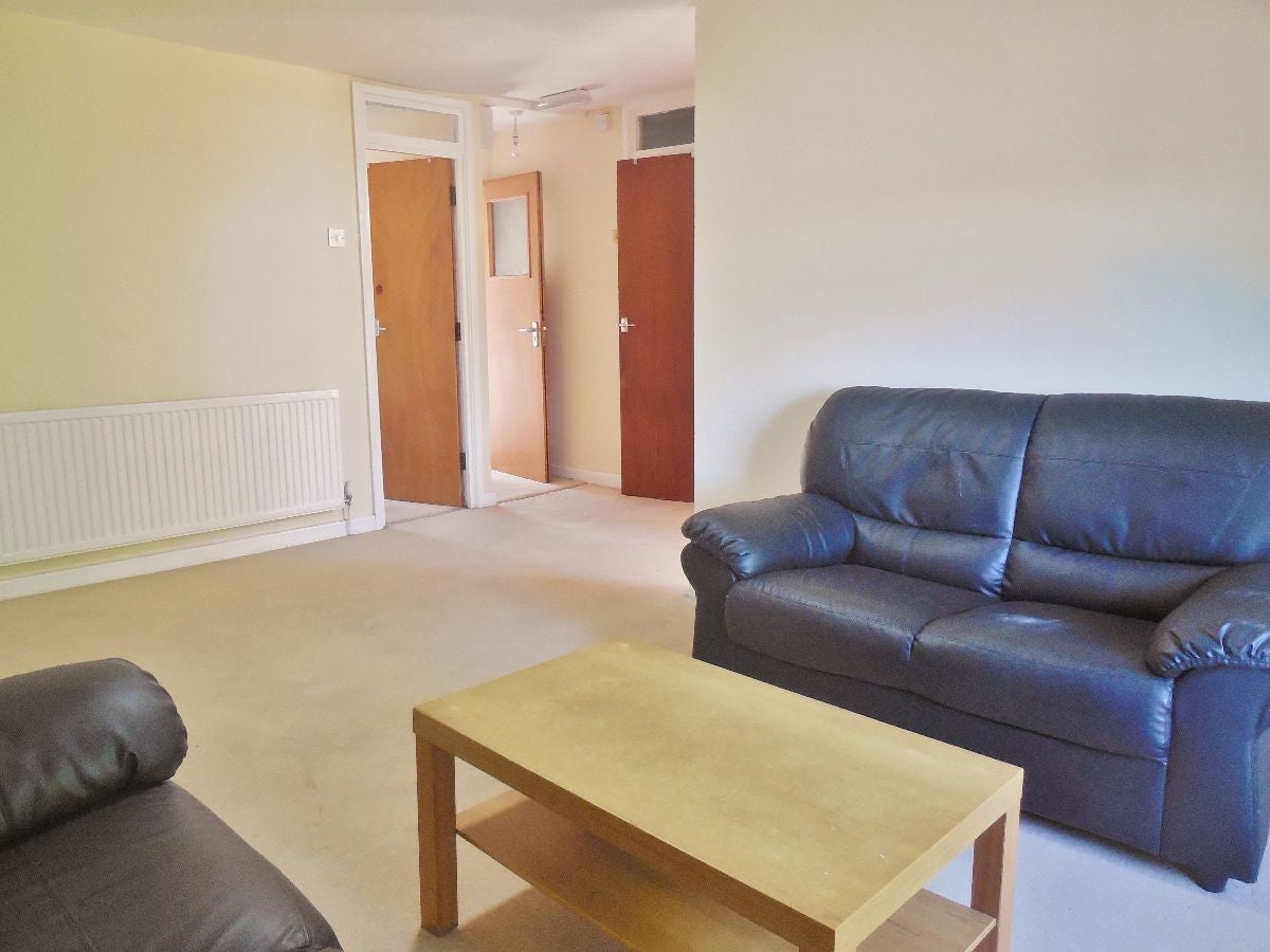 Flat Stacey Road in Cardiff