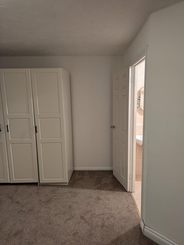 Room Harlinger Street in Greater London
