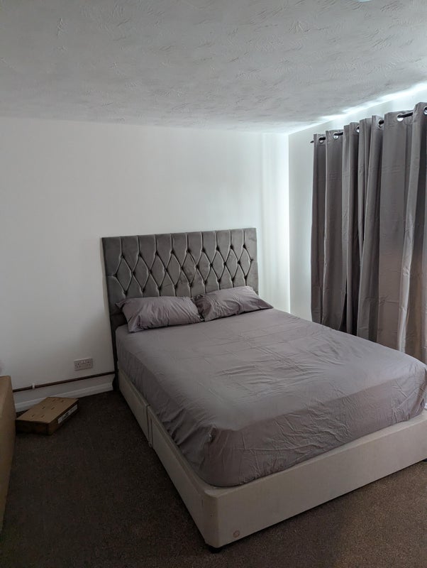Room Harlinger Street in Greater London