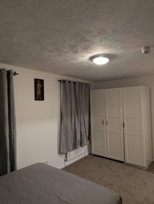 Room Harlinger Street in Greater London