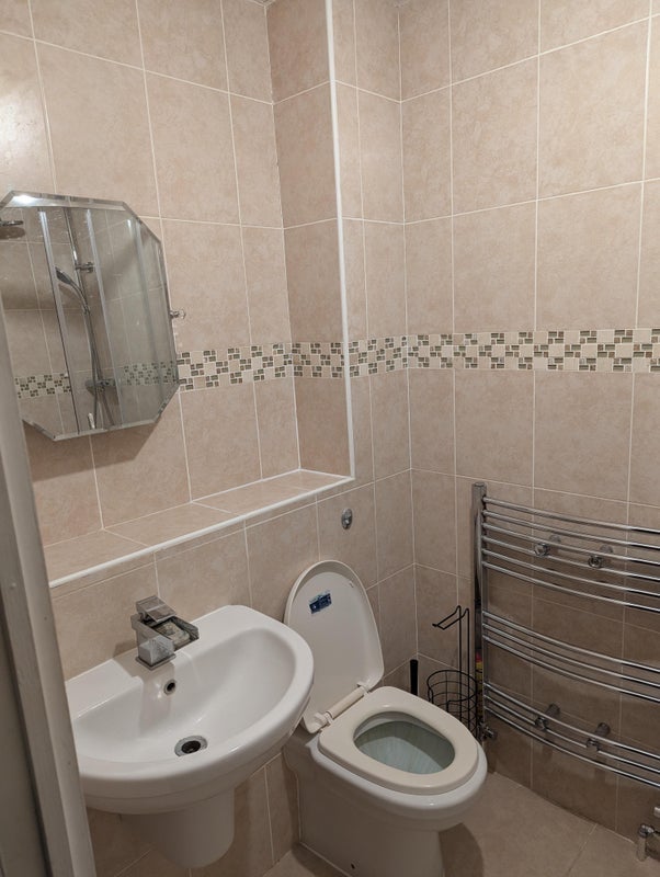 Room Harlinger Street in Greater London