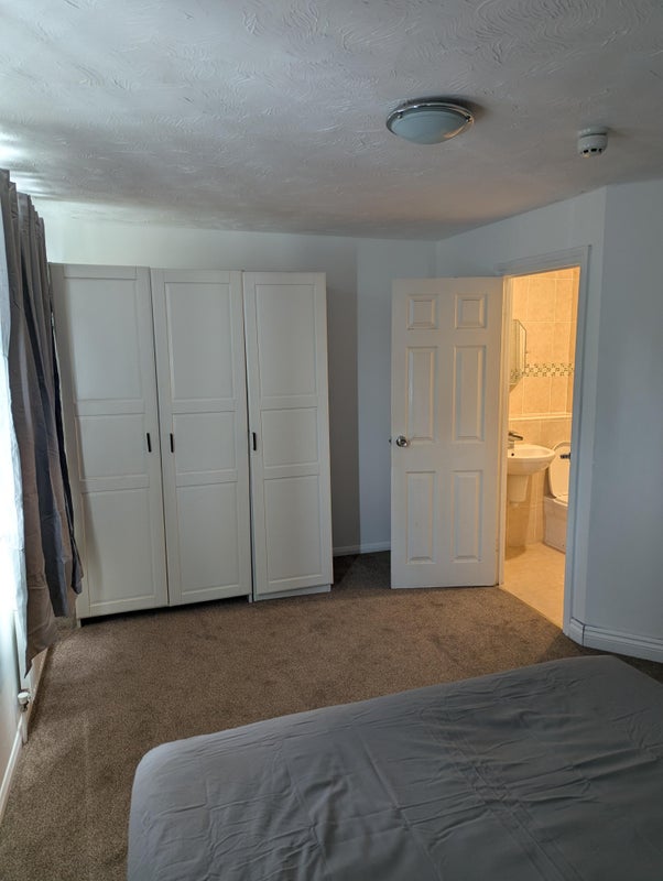 Room Harlinger Street in Greater London