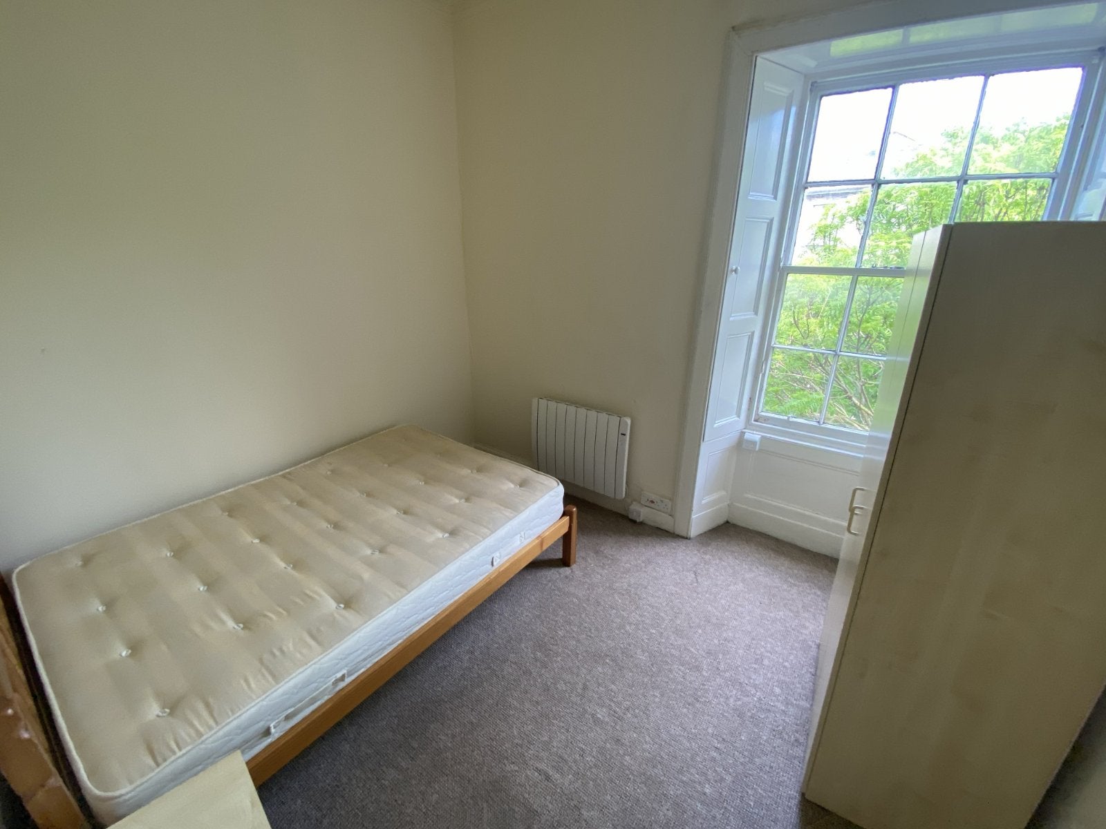 Flat Lauriston Gardens in City of Edinburgh